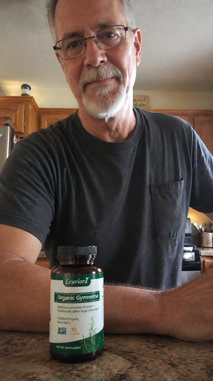 Leuviora customer holding the product